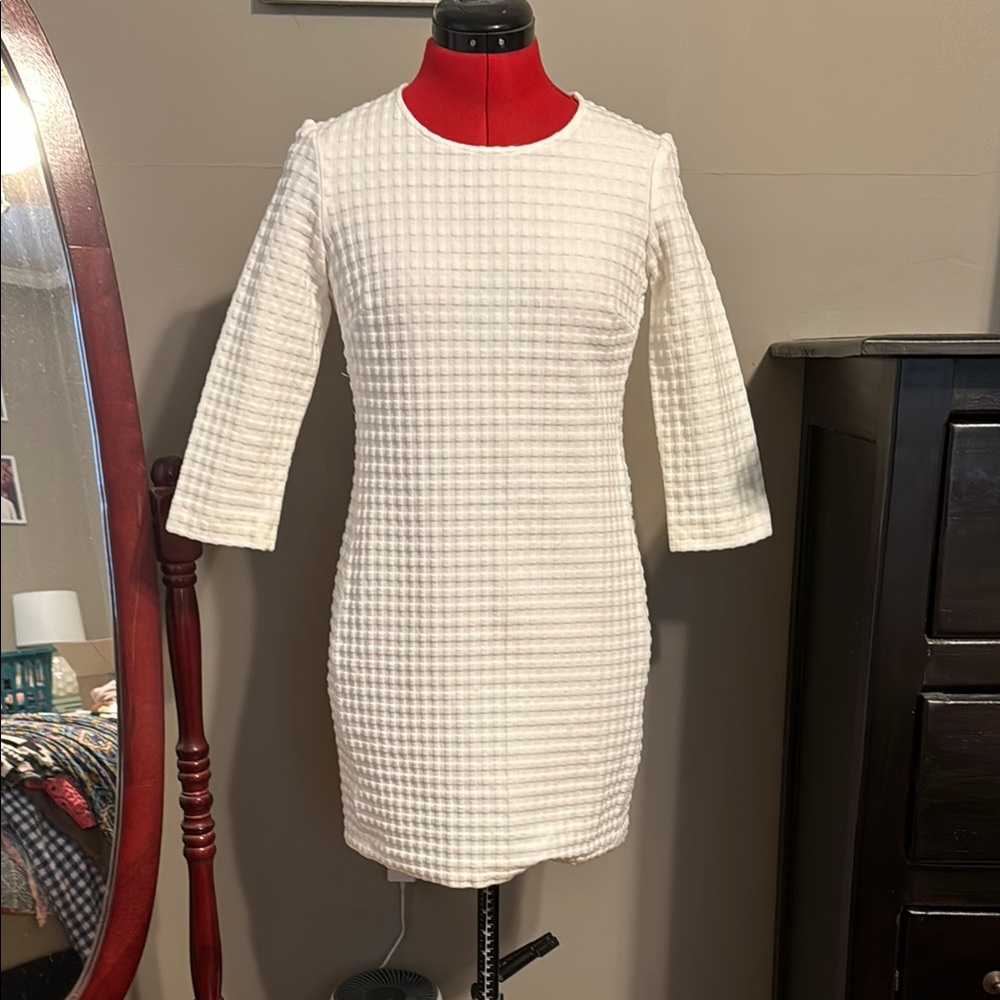 Chic White Textured Dress